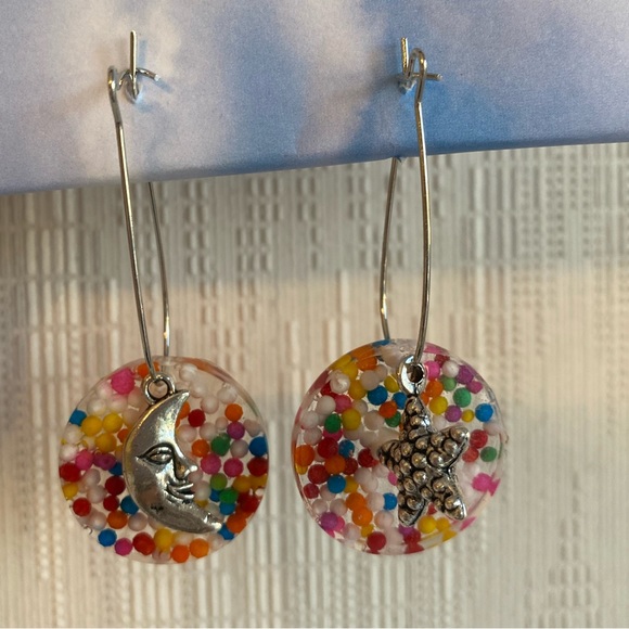 HANDMADE🙋🏻♀️🍩Dangle Earrings w/ Charm! - Picture 11 of 15